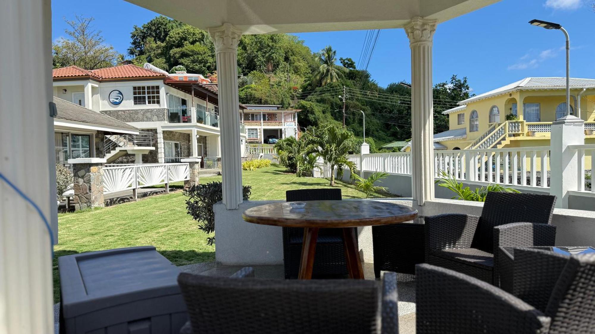 Stonetrail Hotel Arnos Vale Exterior photo