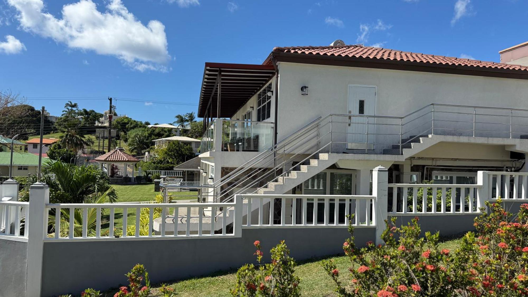 Stonetrail Hotel Arnos Vale Exterior photo